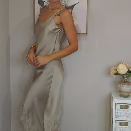 Vestido satinado asimétrico